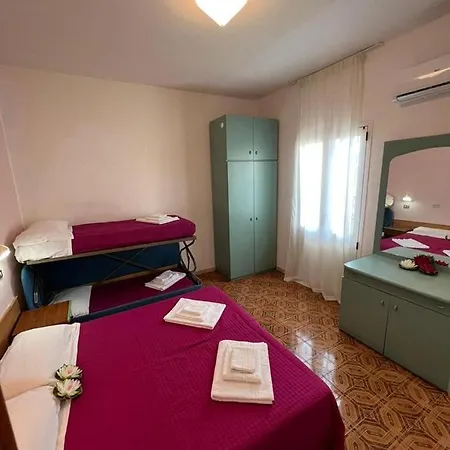 Cristina Hotel *